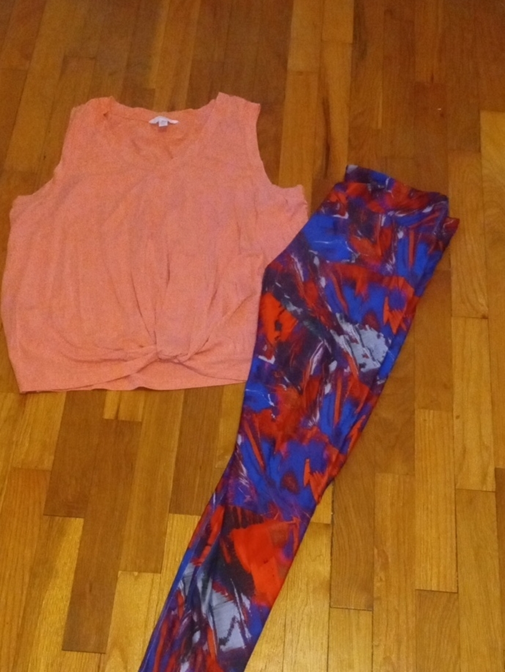 Time and Tru Peach Tank Top and Multicolor Abstract Leggings